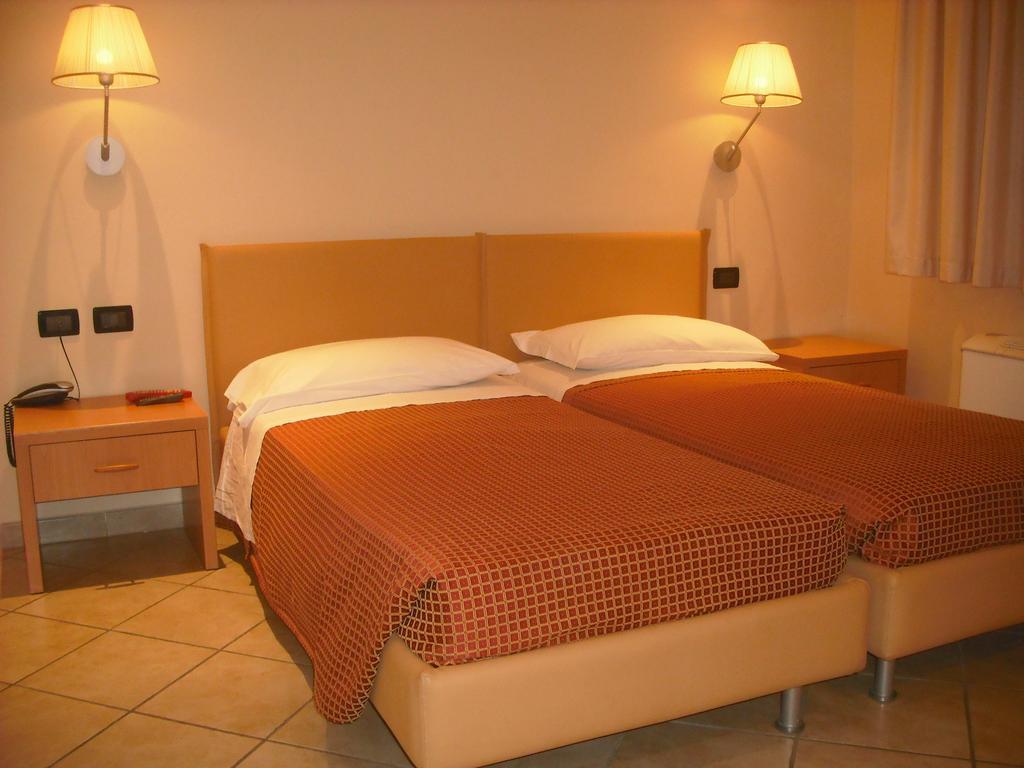 Koko Hotel Lido Di Savio Zimmer foto